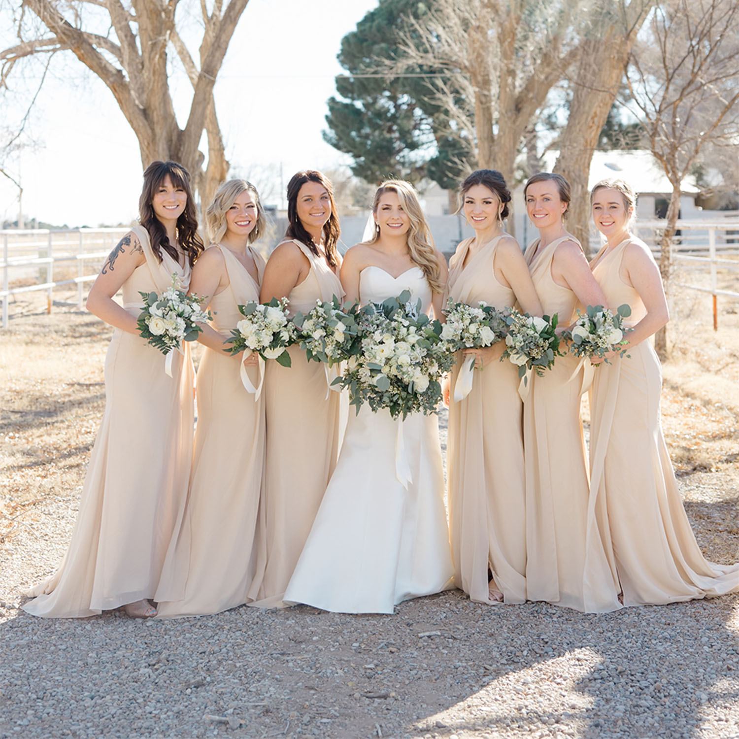 Gracias por compartir las fotos de la boda de Danielles @danielle_lowell3 en enero, tonos perfectos. ¡Los vestidos fueron un gran éxito!