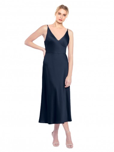 Azul marina oscuro línea A Cuello en V Midi Satén elástico Corto Formales Vestidos de dama de honor / Vestidos de fiesta / Vestidos de cóctel Asequibles